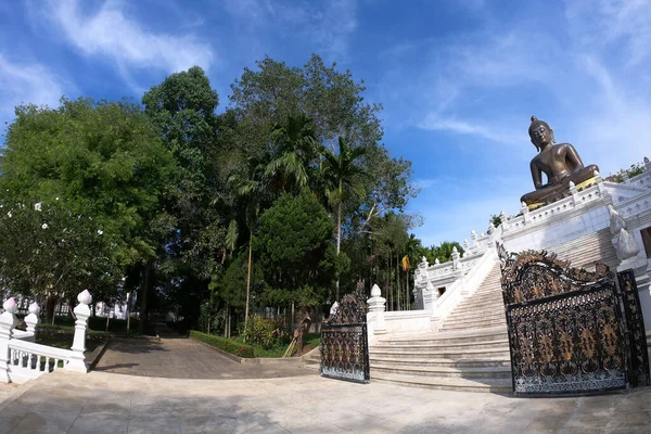 Estatua Buda Templo Con Fondo Azul Cielo — Foto de Stock