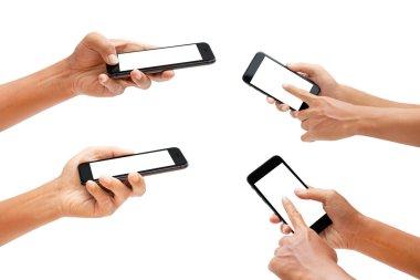beyaz arkaplanda el ele tutuşan akıllı telefon ve dokunmatik ekran - kırpma yolları