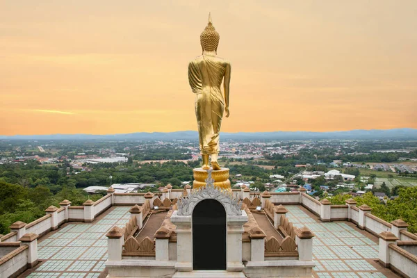 Estatua Buda Oro Pie Wat Phra Khao Noi Provincia Nan —  Fotos de Stock