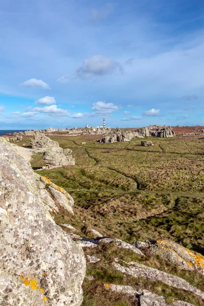 Skaliste Wybrzeże Francuskiej Wyspy Ouessant Dramatycznym Niebem Wybrzeże Bretonu Atlantyku — Zdjęcie stockowe