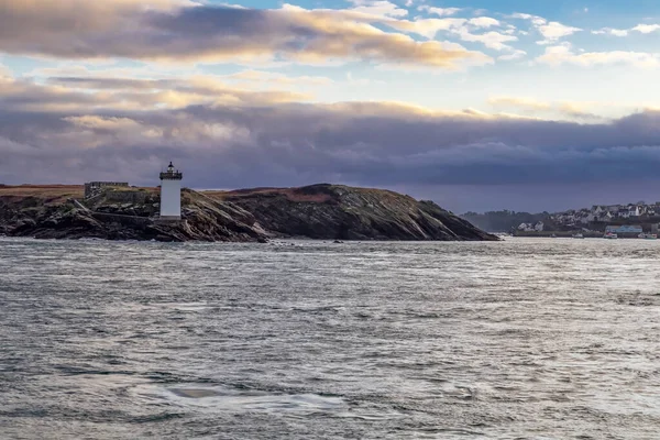 Bakgrund Med Hav Och Fyr Vid Kusten Bretagne Finistere Frankrike — Stockfoto