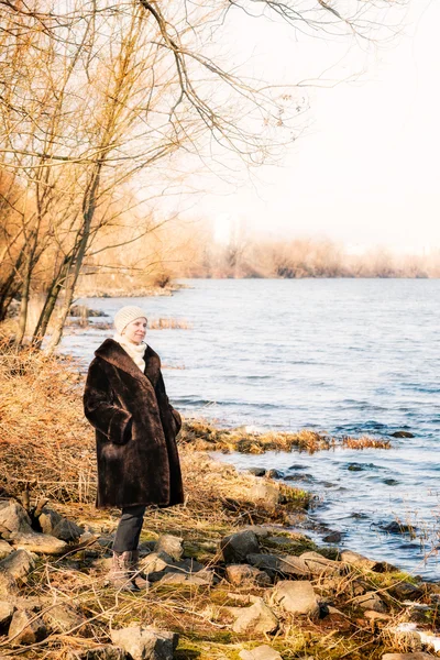 Mature Woman Wearing Warm Fur Coat Woolen Cap Stays Close — Stock Photo, Image