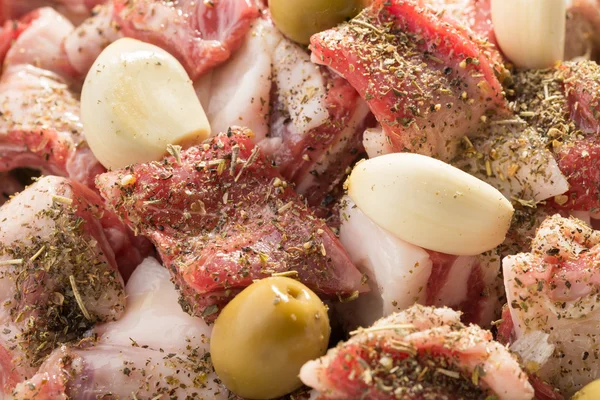 Marinade Aus Lammeintopf Mit Kräutern Der Provence Knoblauch Und Oliven — Stockfoto