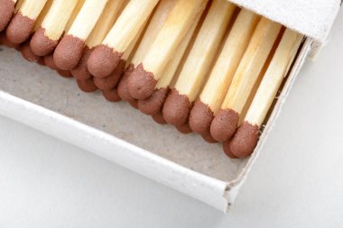 maçlar ve kibrit kutusu