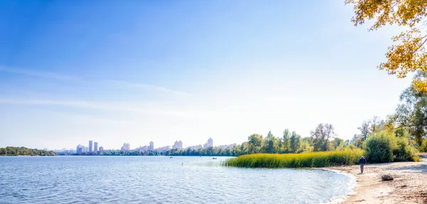 Wandelen op het strand — Stockfoto