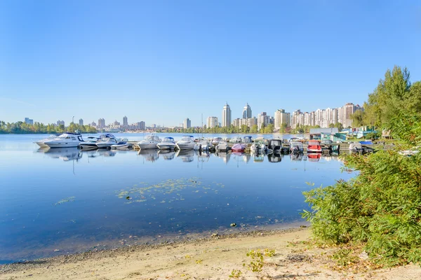 Boats on the Dnieper River — Stock Photo, Image