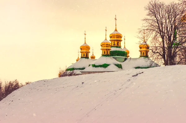 Este a hó a tetőn Lavra barátait — Stock Fotó