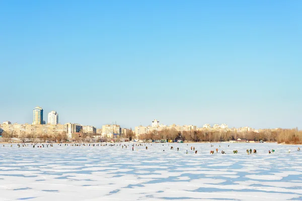 Pescatori sul fiume Frozen — Foto Stock