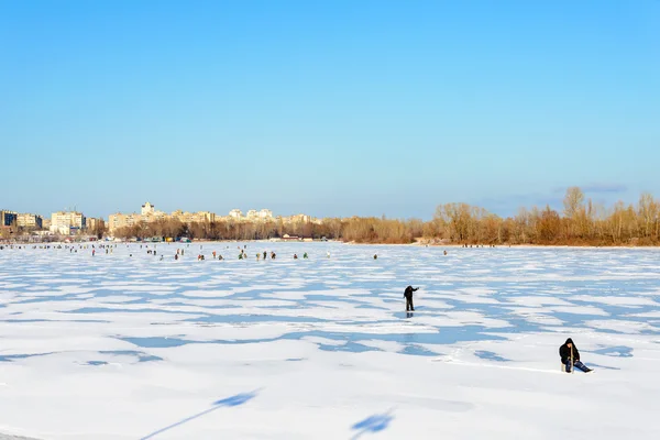 Fishermen on the Frozen River — Stock Photo, Image