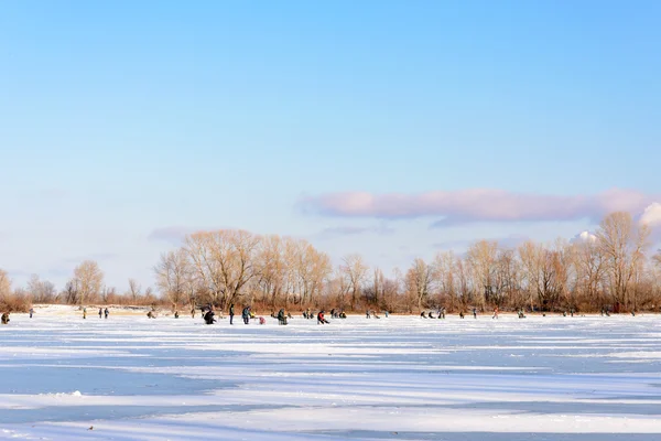 Pescatori sul fiume Frozen — Foto Stock