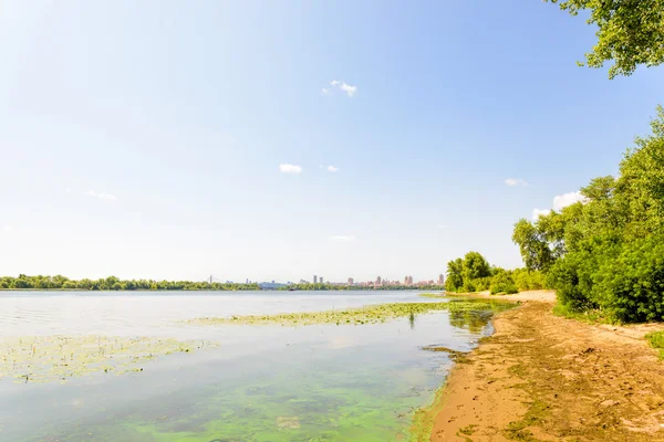 Dnjepr rivier strand — Stockfoto