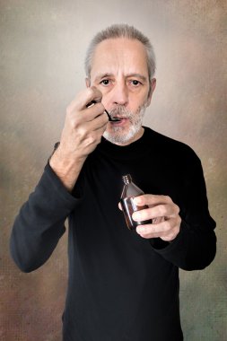 Adam içki öksürük şurubu