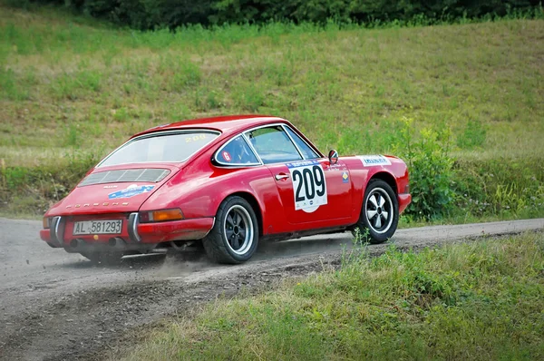 Unidentified drivers on a red vintage Porsche 911 S racing car — Stock Photo, Image