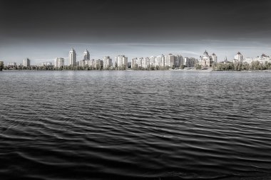 Obolon Kiev Dinyeper Nehri yakınında manzarası