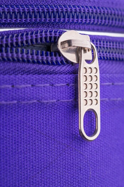 Pull Tab and Chain of a Zipper on a Violet Suitcase — Stock Photo, Image