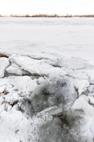 キエフ ウクライナで冷凍のドニエプル川の氷の詳細 — ストック写真