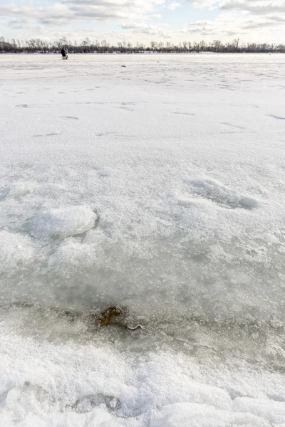キエフ ウクライナで冷凍のドニエプル川の氷に亀裂の詳細 — ストック写真