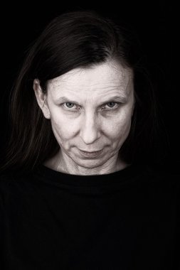 Gizemli bir yetişkin kadın ifade