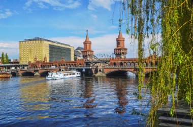 Oberbaumbruecke (köprü), Berlin, Almanya
