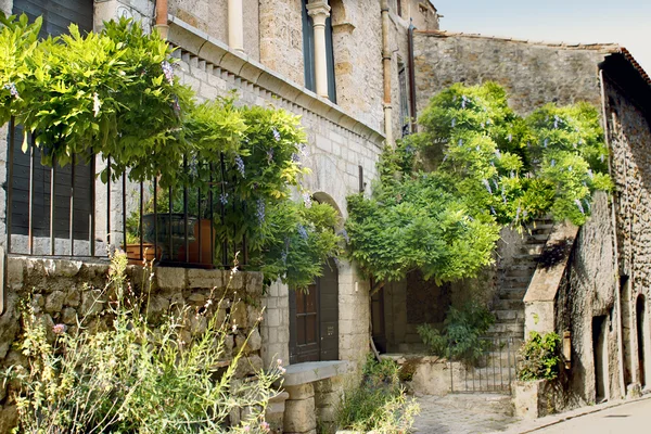 Piccolo vicolo in un villaggio — Foto Stock