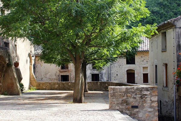 Piccolo vicolo in un villaggio — Foto Stock