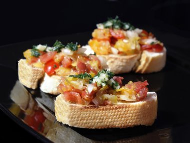 Bruschetta farklı domates çeşitleri ile