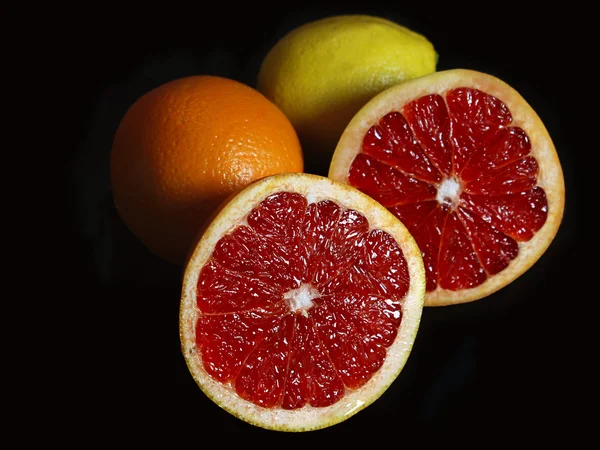 Frische rote Grapefruit — Stockfoto