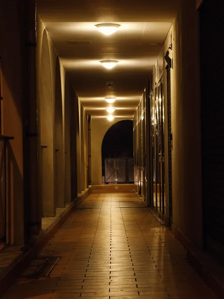 Korridor in der Nacht Stockbild