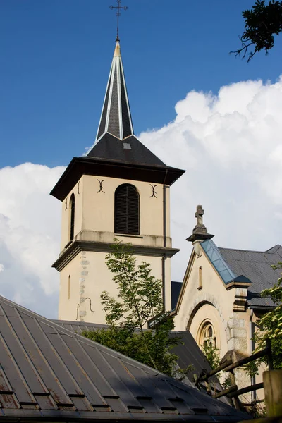 Torre Della Chiesa Nel Sud Della Francia — Foto Stock