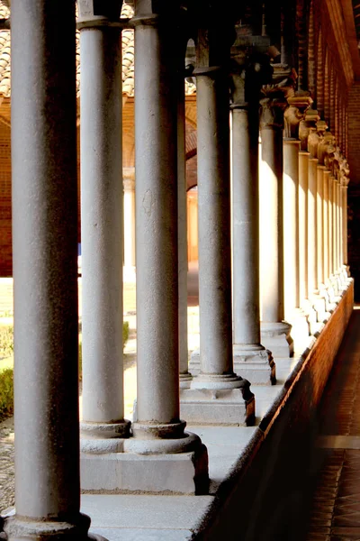 Pohled Hlavní Vchod Klasického Kostela Gotickém Stylu — Stock fotografie