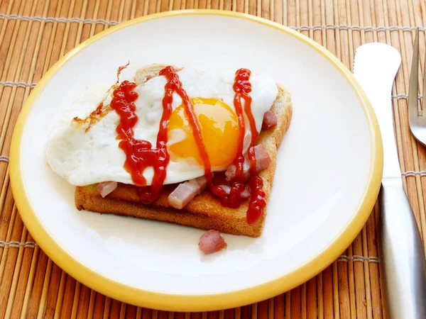 Ham Egg Bacon Egg Toast Salted Egg Sprinkled Black Pepper — Stock Photo, Image