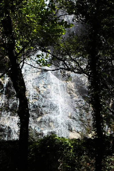 Beautiful View Moody Dramatic Waterfall Big Rocks Stones Foreground Forest — Stock Photo, Image