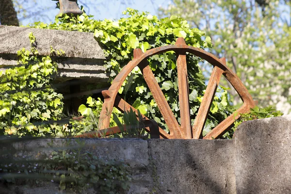 Iron wheel — Stock Photo, Image