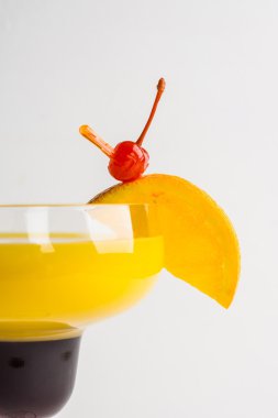 Turuncu meyveler ile kokteyl