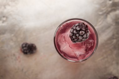 BlackBerry berry ile kokteyl