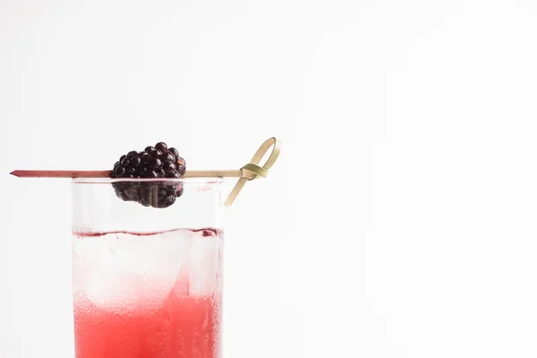 Cocktail com berry BlackBerry — Fotografia de Stock