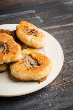 ev yapımı etli turtalar