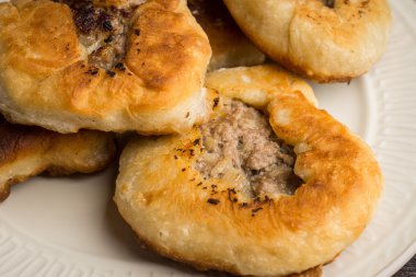 ev yapımı etli turtalar