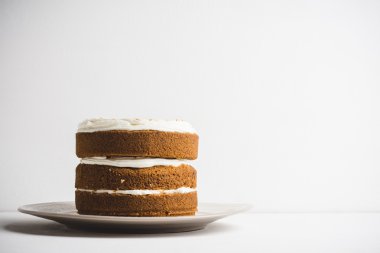 Beyaz kremalı pasta