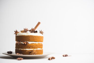 Beyaz kremalı pasta