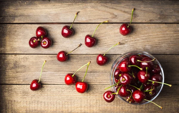 Frische Kirschen im Glas — Stockfoto