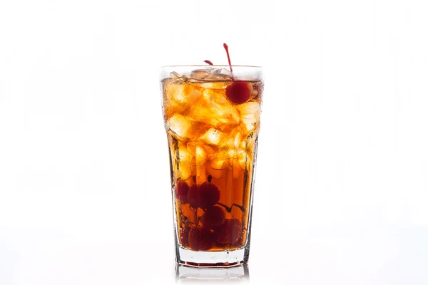Cola de cereja fria refrescante — Fotografia de Stock