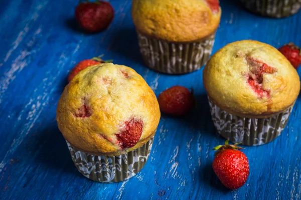 Muffins faits maison aux fraises — Photo