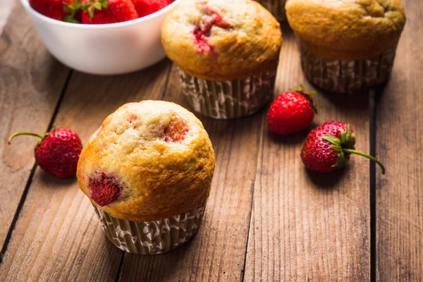 Homemade muffins with strawberries — Stock Photo, Image