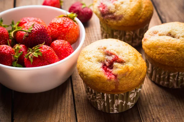 Homemade muffins with strawberries — Stock Photo, Image