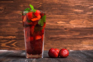 çilek mohito kokteyli