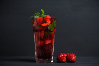 çilek mohito kokteyli