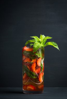 çilek mohito kokteyli