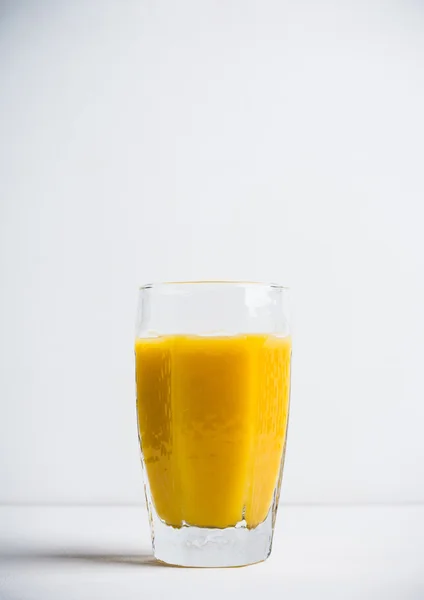 Glas frischer Orangensaft — Stockfoto