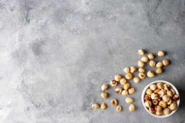 Kırsal arka planda fındıklar. Arkaplan ve dokular. 